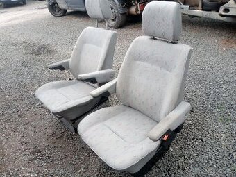 Přední sedačky VW T4 loketni operky