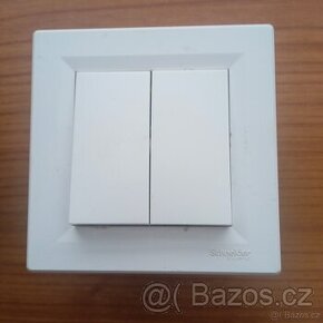 Prodám zásuvku a vypínač na 230V
