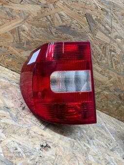 Leve zadni svetlo Skoda Yeti 2010