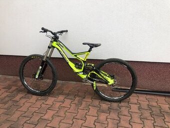 Downhill sjezdové kolo