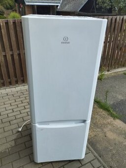 Lednice Indesit