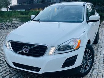 Volvo XC60 2.4D 5VÁLEC 4x4 AUT VÝHŘEV SERVISKA Bi XENONY