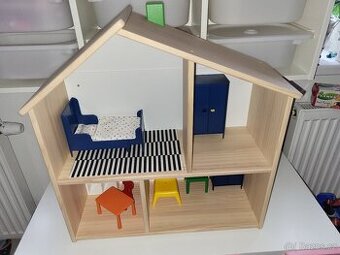 Dřevěný ikea domeček pro panenky