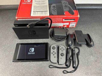 Nintendo Switch 1 s příslušenstvím