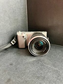 Sony NEX-5 + objektiv 18–55 mm OSS (čist popis)