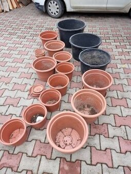 Plastové květináče