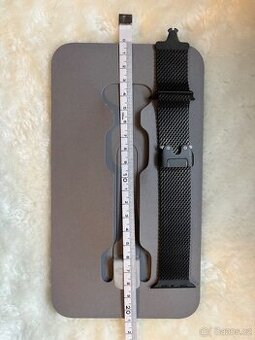 Apple Watch 49mm milánský tah z černého titanu - 1