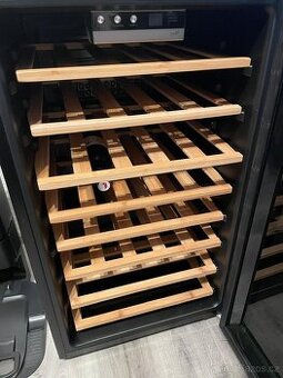 Vinotéka HOOVER HWX 125EELW/N