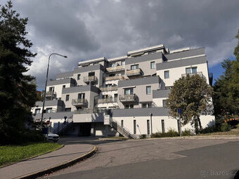 Pronájem garážového stání - Ježovská 303 Praha 5 - 1