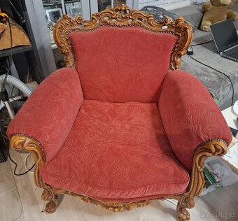 Starožitné křeslo