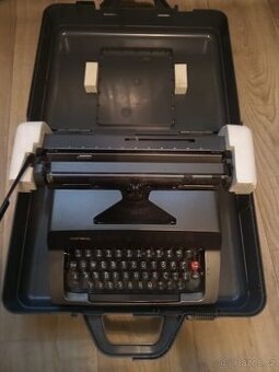 Kufříkový psací stroj Consul