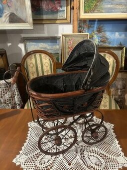 Historický kočárek pro panenky krásná Replika