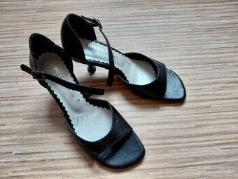 NOVÉ kožené boty na podpatku, vel. 36