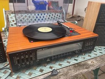 Gramofon Tesla s reproduktory