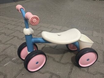 DÍVČÍ ODRÁŽEDLO