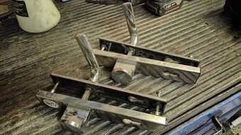 Kování na dveře koule /klika