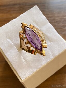 Zlatý dámský prsten