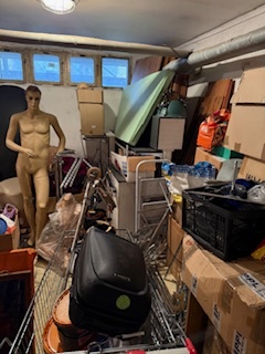 SKLADOVÉ ZÁSOBY - vybavení obchodu + ostatní