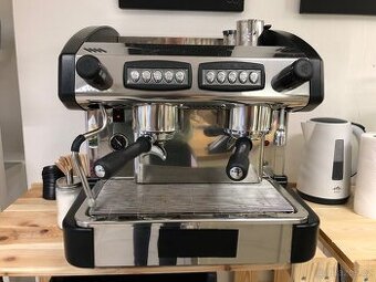 Profesionální dvoupákový kávovar