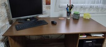 PC stůl s velkou pracovní plochou