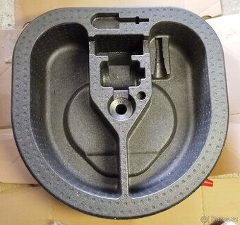 VLOZKA DO KUFRU FORD FOCUS COMBI 2012