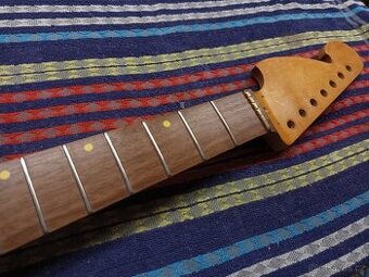 Kytarový krk 7-strunný