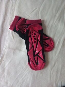 Protiskluzové ponožky vel.M vhodné na trampolínu