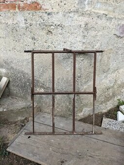 Litinová okna ze stáje