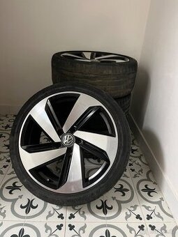 Letní kola 225/40/R18- Austin (OEM GTI wheel)