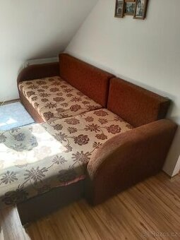 Rozkládací retro gauc