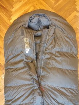 Zimní péřový spacák Carinthia