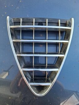 Alfa Romeo 147 facelift - predni maska
