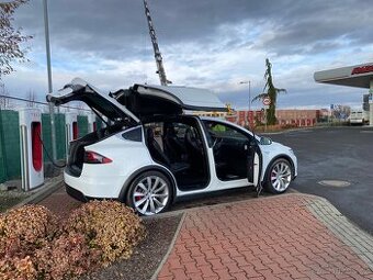 Tesla model X P90D 6 míst SCH01 MCU2 AP1