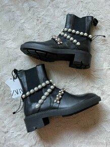 Černé kožené kotníkové boty Zara se zdobením - vel.38