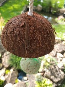 Krmítko z kokosu - na lojovou kouli