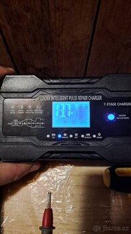 7 - stupňová nabíječka autobaterií 12V/24V - 10A/5A