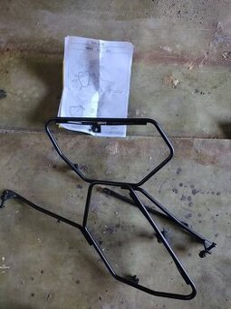 Podpěry brašen GIVI TE2118 a montážní sada TE2118 KIT