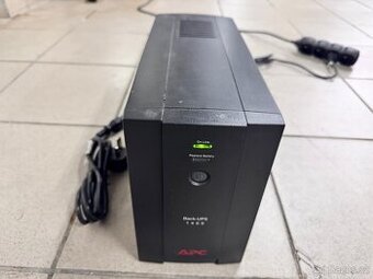 Záložní zdroj UPS APC 1400