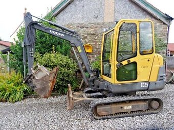 Volvo EC25 Stav výborný bagr