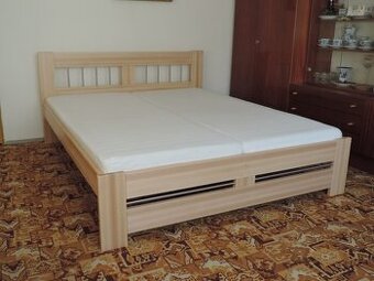 BUKOVÁ POSTEL S ROŠTEM