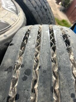 285/80r22.5 - 1