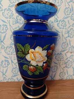 Modrá skleněná váza květinová