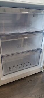 Prodám lednici s mrazákem Beko