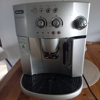 Kavovar deLonghi magnifica