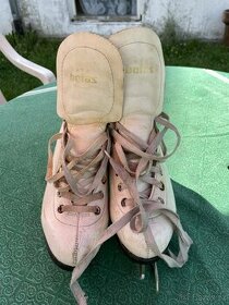 Staré dámské brusle Piruett