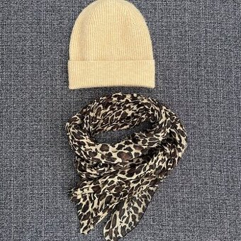 Dámská béžová pletená čepice vel. 56-58