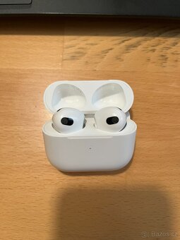 Apple AirPods 3 - pouzdro OK, sluchátka poškozená