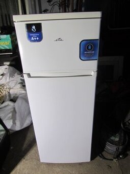 Lednice s mrazákem ETA 236590000, funkční