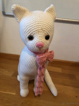 Háčkovaná maxi kočka