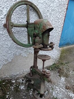 Stáčečku na konzervy